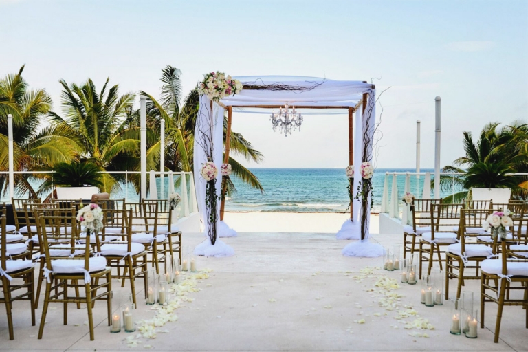 Plan a Dreamy Destination Wedding at Palace Resorts with Apple Vacations