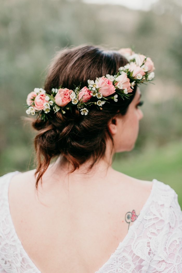 5 Gorgeous Bridal Hairstyles With Fresh Flowers - Grand Central Floral