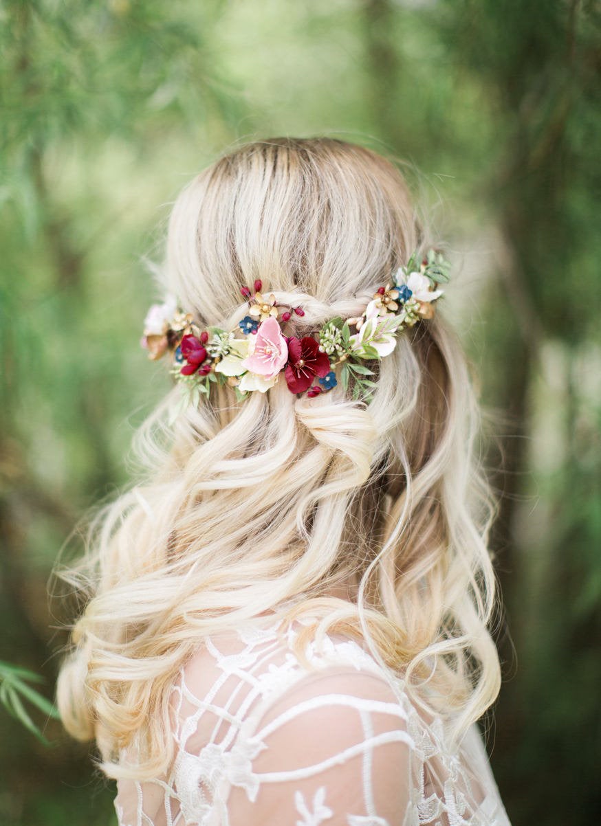 10 Dainty and Elegant Bridal Hairpieces From Etsy