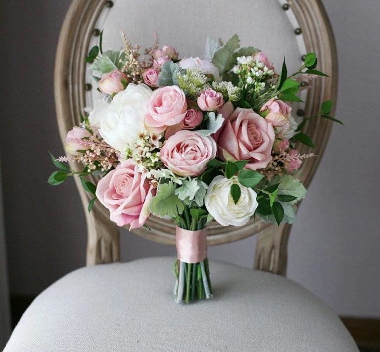 10 Beautiful Silk Wedding Bouquets From Etsy